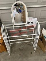 Metal rack with mirror