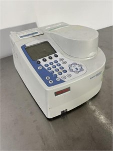 Thermo Genesys 10S UV-Vis Spectrophotometer