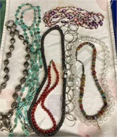 JEWELRY NECKLACES LOT / 8 PCS