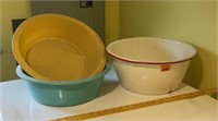Large Enamel Bowl & 2 Plastic Tubs