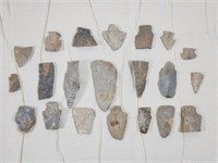 COLLECTION OF 21 STONE ARROW HEAD PIECES