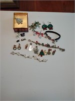 Christmas jewelry including vtg reindeer brooch