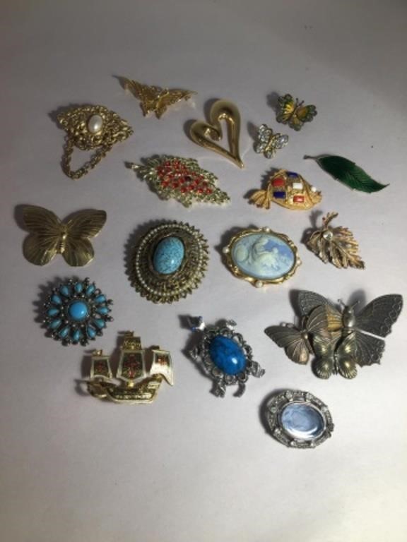 LARGE LOT OF PINS SOME SIGNED ~ ESTATE LOT