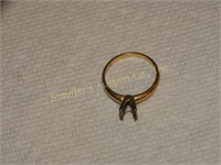 14kt Gold ring, missing stone, size 6.5 & weighs