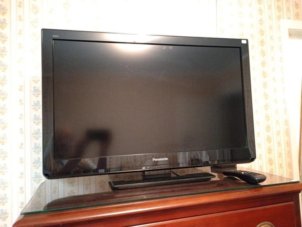 Panasonic Viera 32 inch LCD TV with a  universal