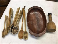 Wood bowl and utensils