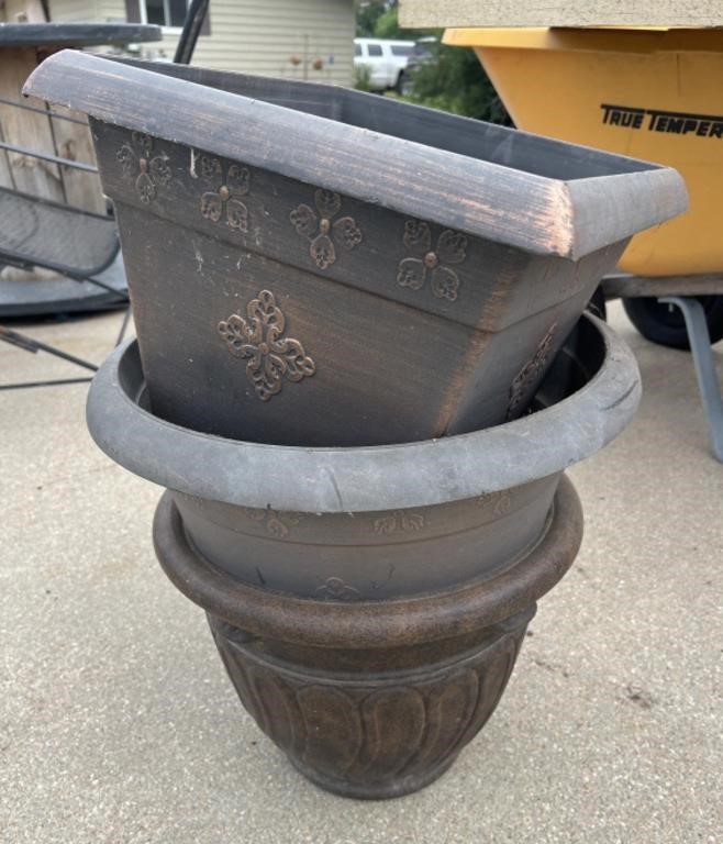 (3) Plastic Planters