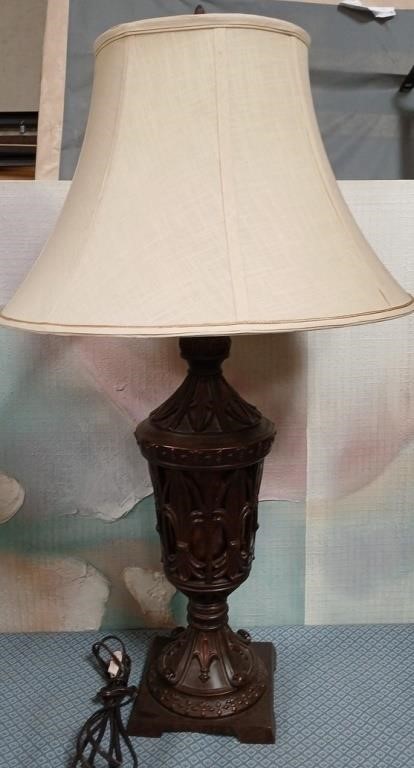 11 - TABLE LAMP W/ SHADE (T71)