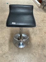 Adjustable stool. Sizes in pics