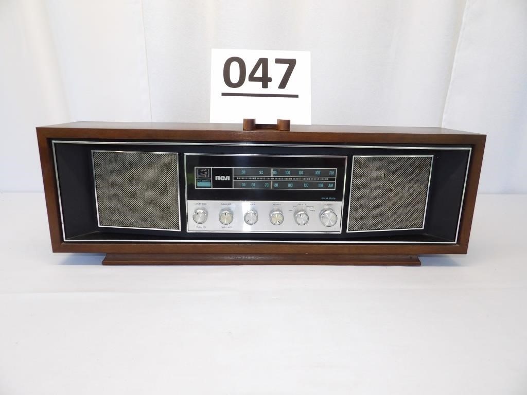 Vintage RCA Solid State Radio