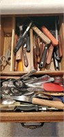 Contents of cutlery drawer