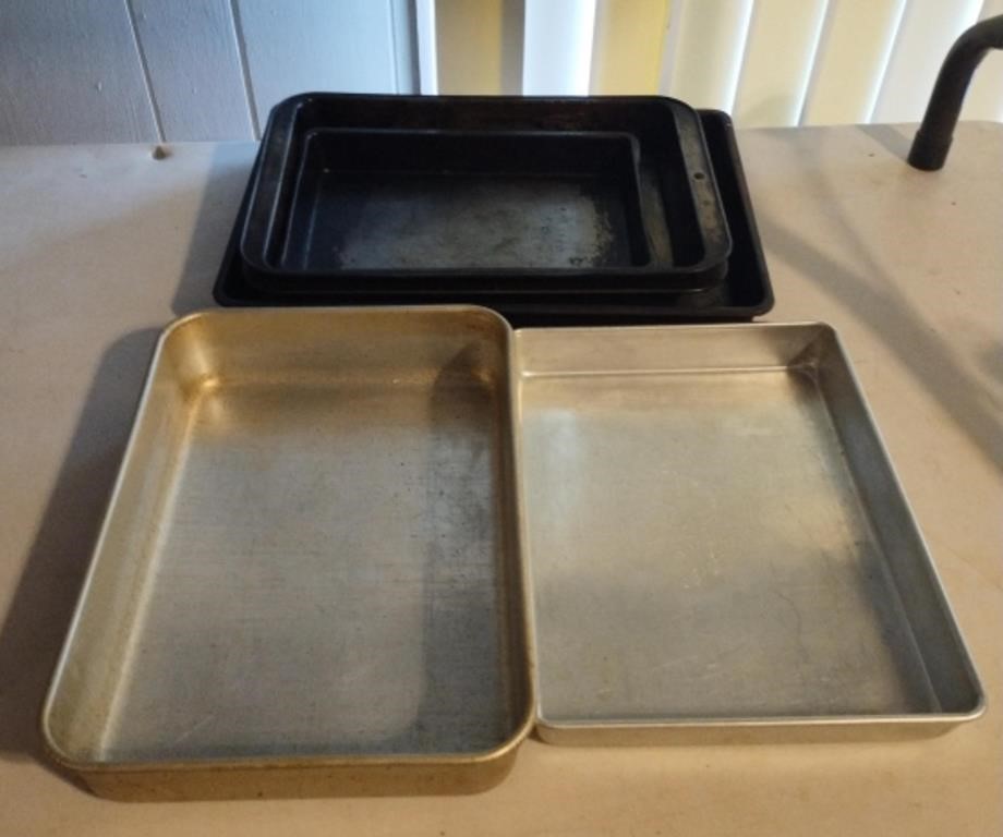 Metal baking pans