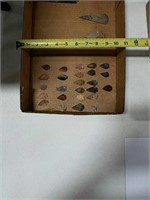 (25) small arrowheads