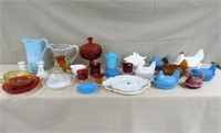 COLORFUL GLASSWARE LOT: