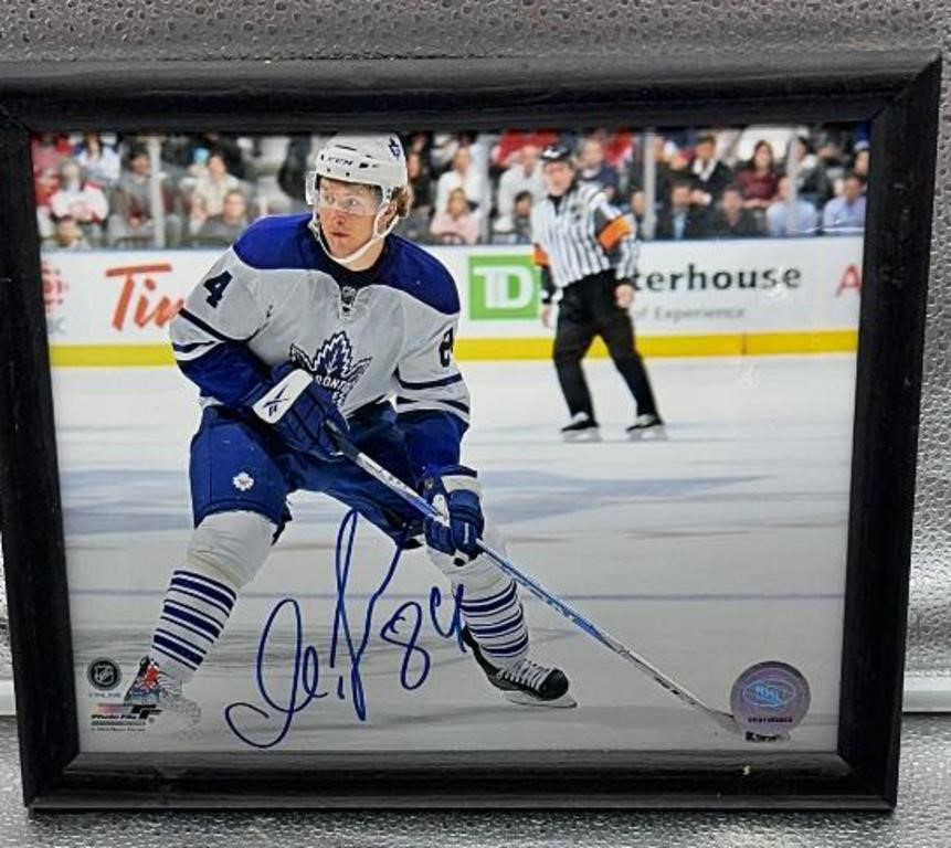 8x10in signed hockey picture