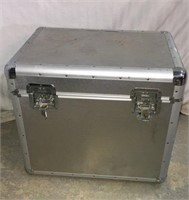 Aluminum Chest w Lightbulbs T12G