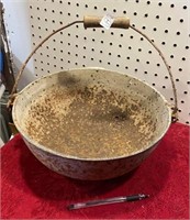 CAST IRON POT