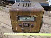 Vintage Goodyear table top AM radio, 110v, wood