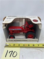 ERTL International Cub 1976-19791/16 Scale #448