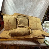 Comforter Set With Pillows