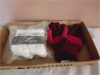 Kids 7C-10C Nike Crew Socks & Red Snow Gloves