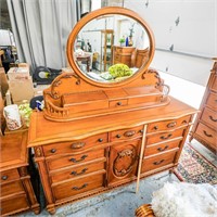 Vaughan Furniture Oak Dresser w/ Jewelry Storage &