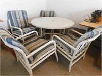 Round Patio Table & 4 Chairs with Cushions