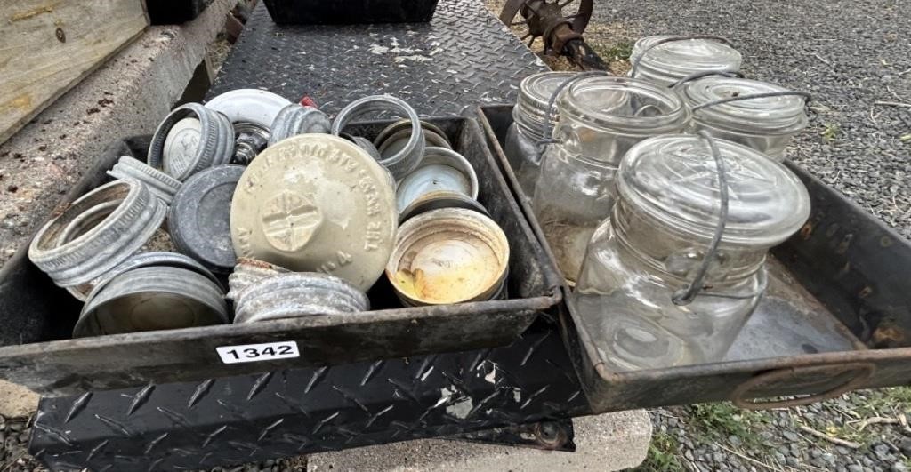 LOT OF SNAP LID JARS AND LIDS