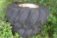 2 TRACTOR TIRES, 23.1-26, 2 EXTRAS, 16,9-30