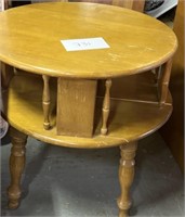 Vintage round end table 24x24x24