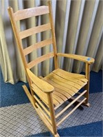 Pine rocking chair, in nice condition