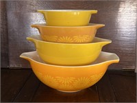 Pyrex Yellow Daisy 4 Nesting Bowls