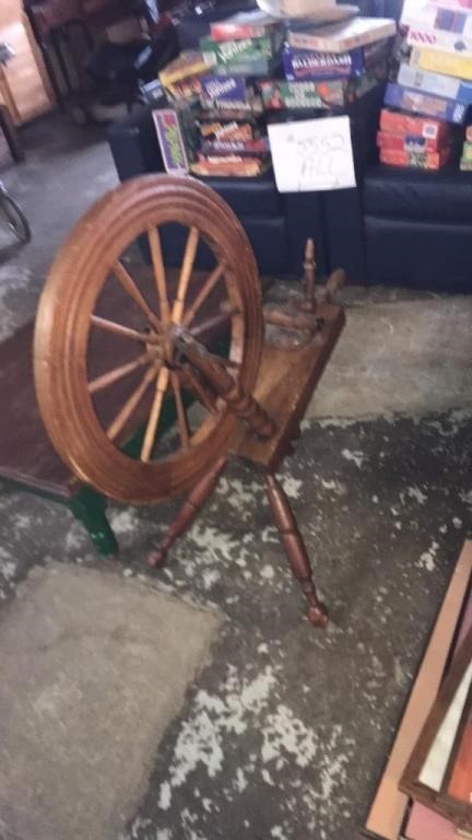 Wood spinning wheel