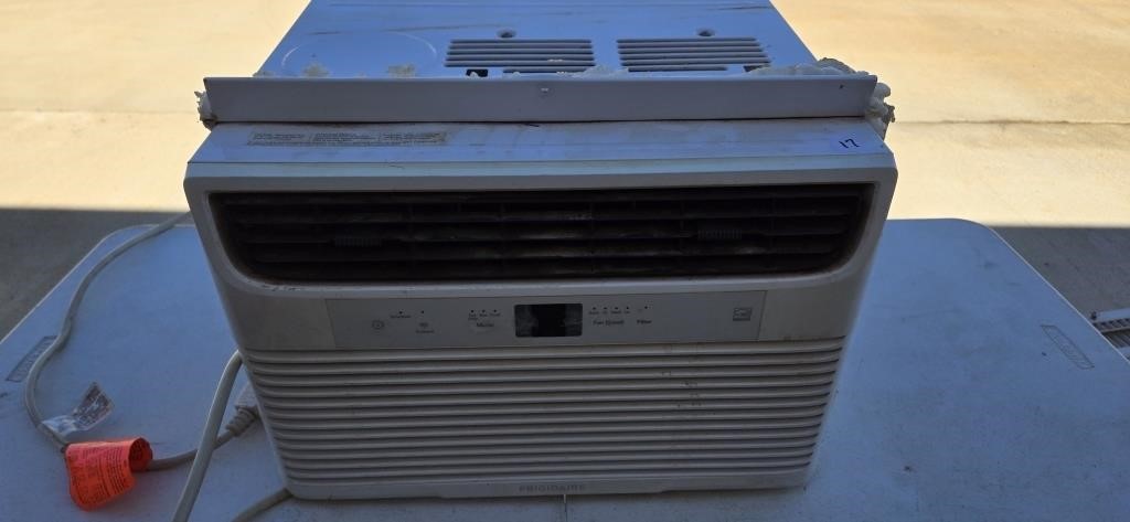 Electrolux 8,000 BTU AC, Blows cold