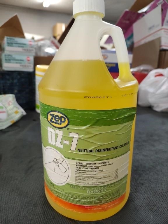 ZEP DZ-7 Neutral Disinfectant Cleaner - 1 Gallon