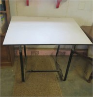 Table - Adjustable Height & Tiltable