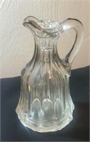 Pretty clear decanter approx 8 inches tall