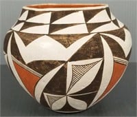 Acoma decorated pot 5.5" x 6.5"