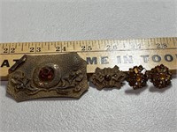 Vintage 2 brass looking brooches, one has amber