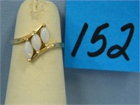 Fourteen karat ladies’ yellow gold opal ring.