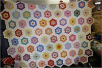 Vintage Quilt with Scalloped Edge 7.5' x 6'