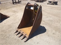 24" CAT Backhoe Bucket w/ Teeth