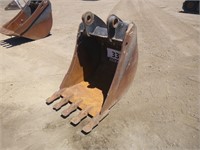 24" CAT Backhoe Bucket w/ Teeth