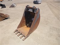 24" CAT Backhoe Bucket w/ Teeth