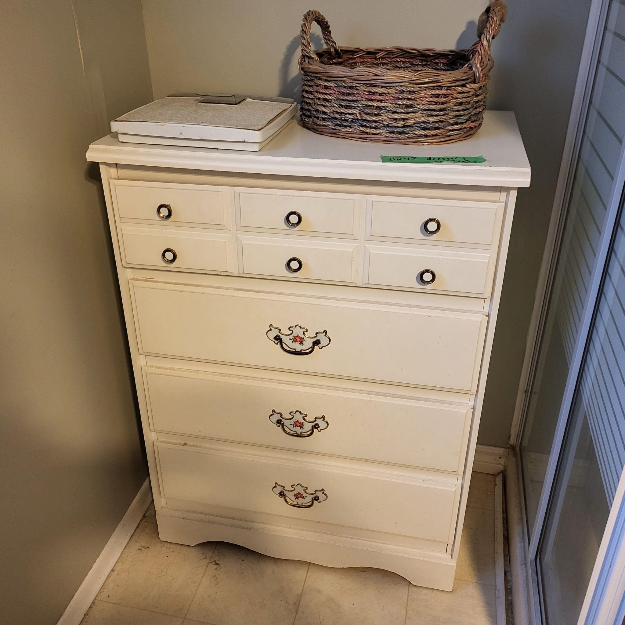 B242 White chest of drawers w Towels Fabric