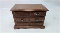Wooded jewelry box