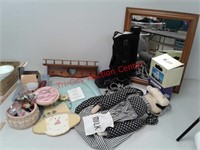 Bathroom rug set, candles, sewing box +++
