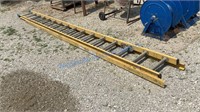 FIBERGLASS EXTENSION LADDER