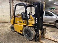 Catepillar 8000 lb forklift