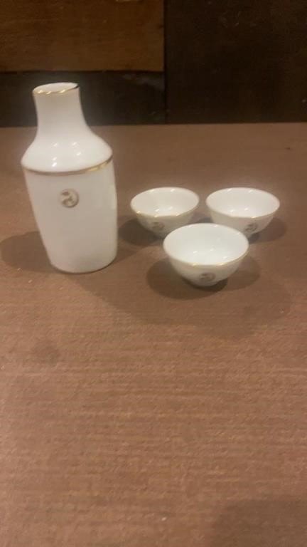 Vintage Ichidai White Porcelain Sake Set